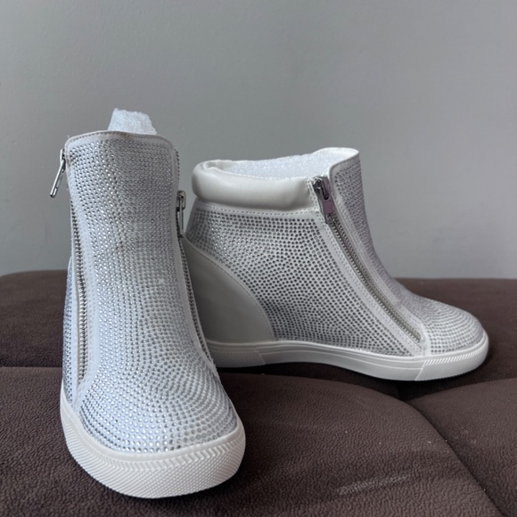 INC Womens White Embellished Cushioned Dollie Round Toe Sneakers Shoes size 7 - Picture 2 of 11